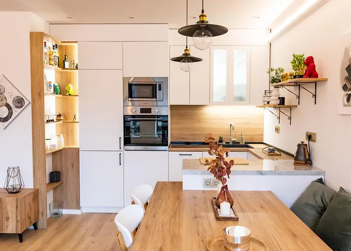 Апартамент Modern Mountain Getaway Банско